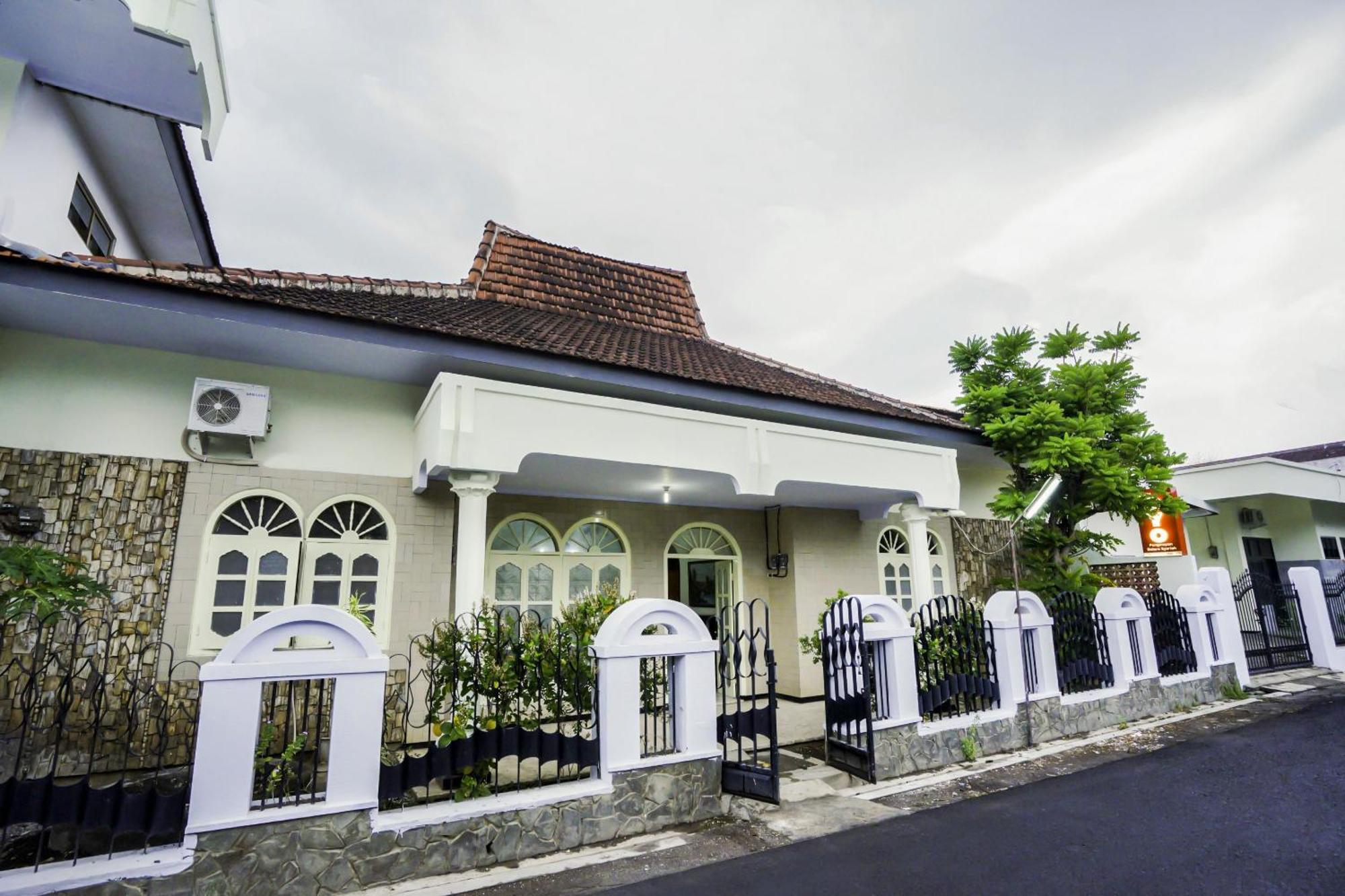 Oyo 2004 Penginapan Bidara Syariah Probolinggo Extérieur photo