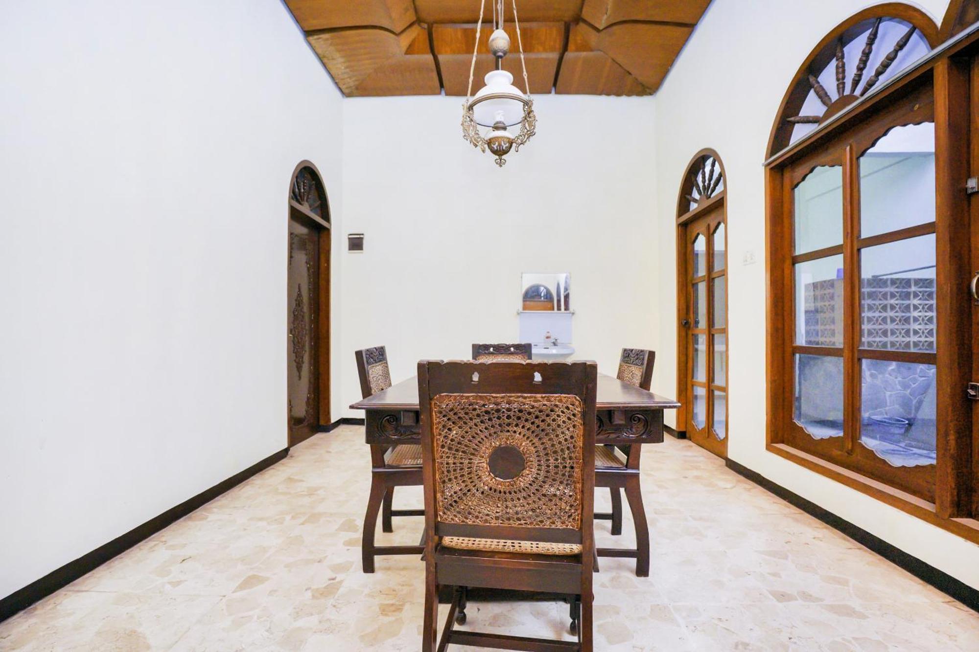 Oyo 2004 Penginapan Bidara Syariah Probolinggo Extérieur photo