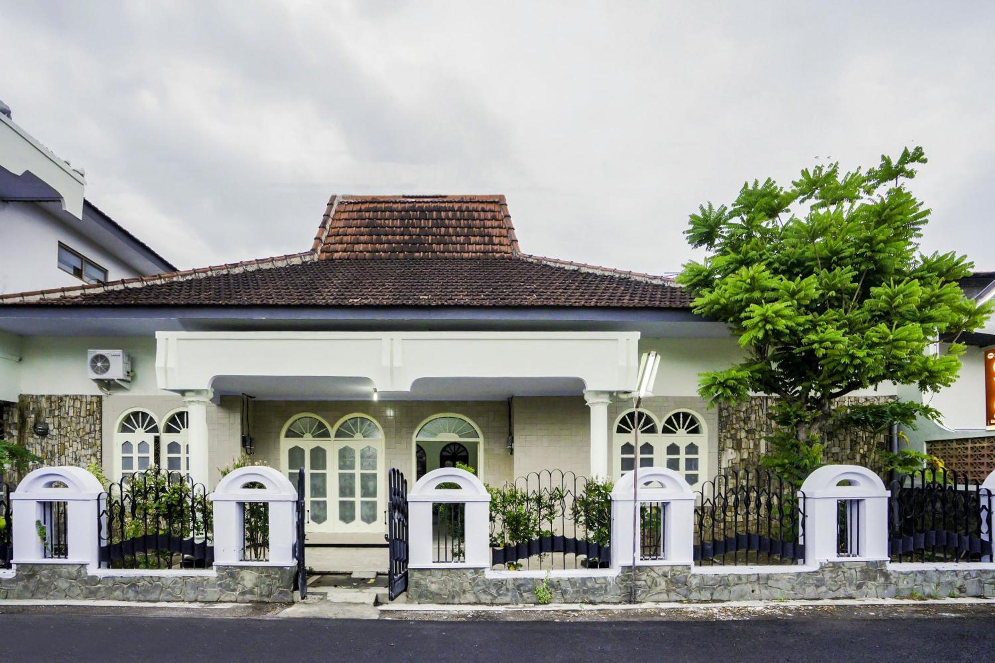 Oyo 2004 Penginapan Bidara Syariah Probolinggo Extérieur photo